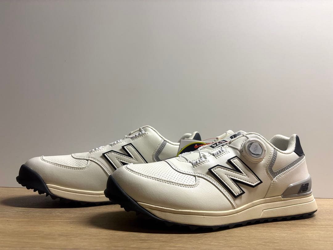 未使用 23.5cm 2E ニューバランスゴルフシューズUGBS574Hホワイト