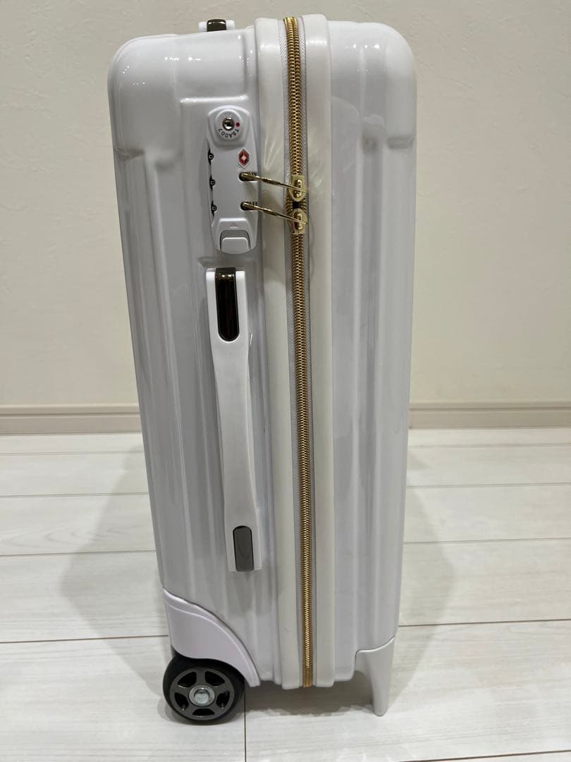 muta ムータ スーツケース キャリーケース ホワイト 32L - メルカリ