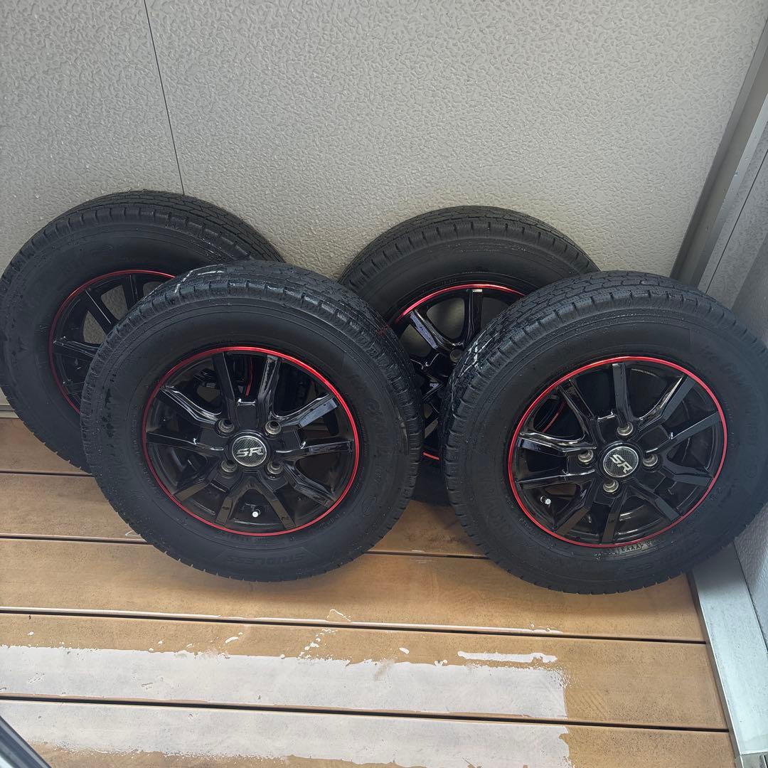 ヨコハマのスタッドレスタイヤ・12インチホイール・ナットのセット ヨコハマのスタッドレスタイヤ・12インチホイール・ナットのセット