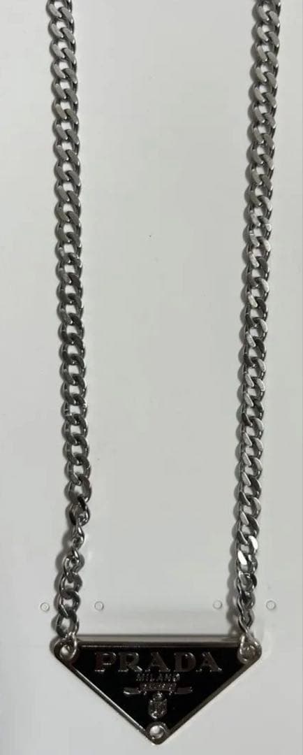 PRADA トライアングルネックレス シルバー - メルカリ