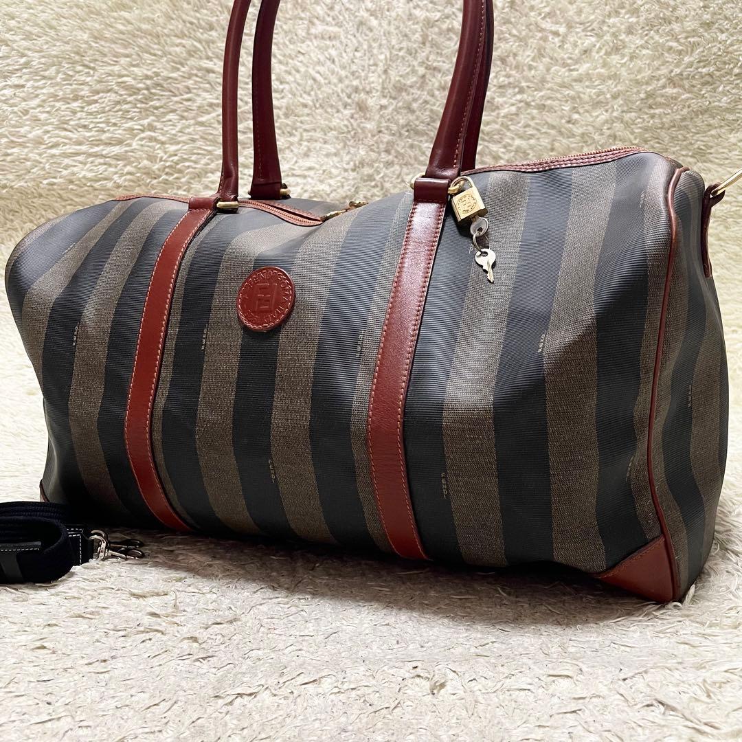 【特大容量】FENDI 2way ボストンバッグ　出張　旅行　南京錠　鍵　ペカン 美品 FENDI フェンディ ペカン ボストンバッグ 南京錠 PVCレザー 黒茶