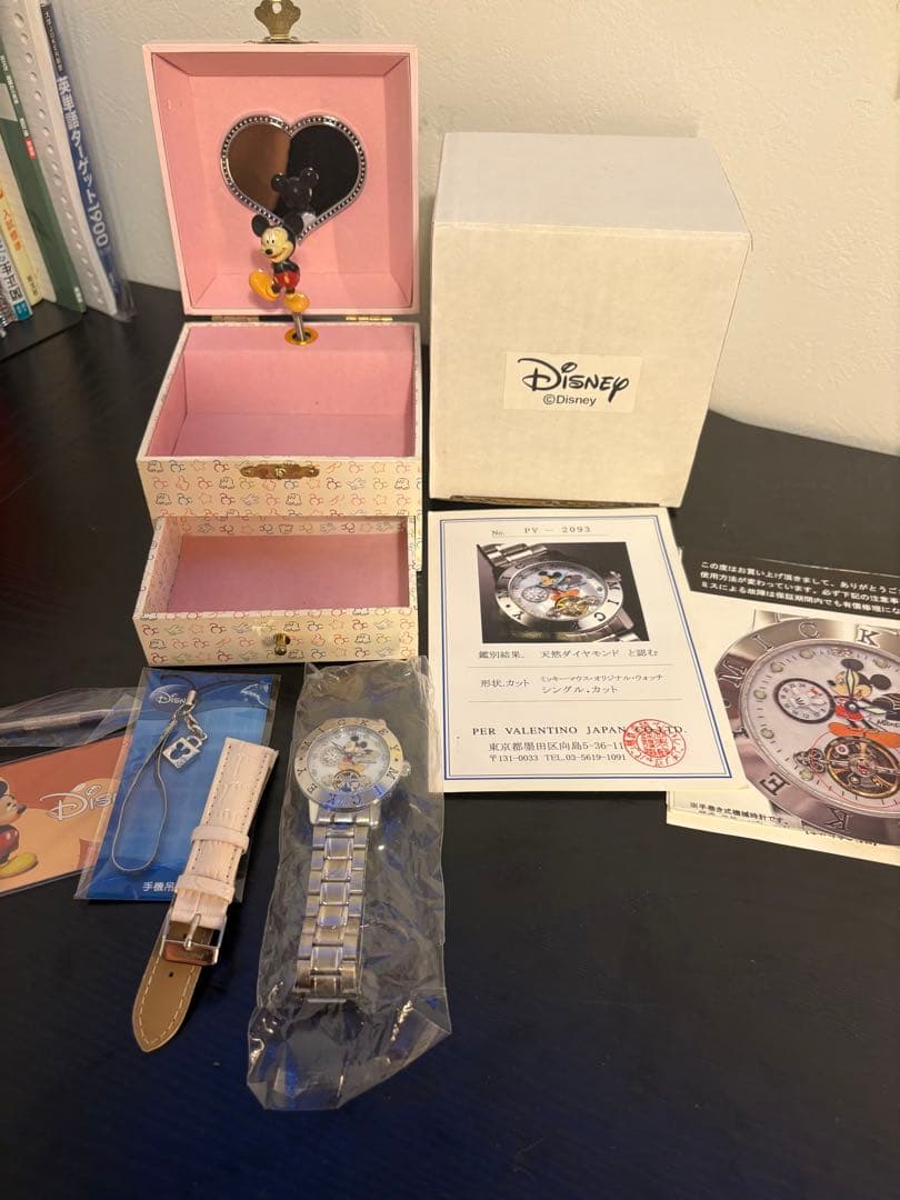 ミッキーマウス 生誕80周年 限定2000本 ダイヤモンド入り腕時計