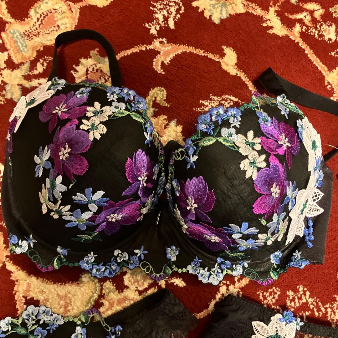 値下げ‼️サルート 81 BL ブラック P-upブラ&ソング&ショーツG80 L