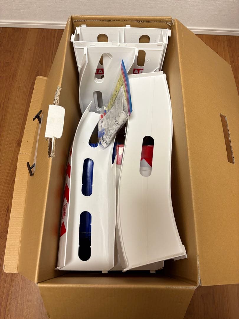 ミニ四駆サーキット 赤・白・青