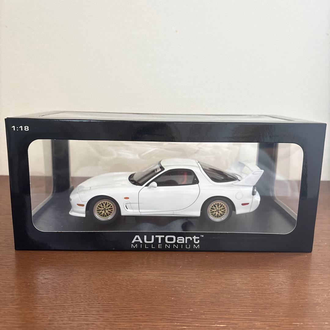 オートアート　マツダ　アンフィニ　RX-7 FD3S ホワイト　1/18 Amazon | AUTOart 1/18 マツダ アンフィニ RX-7 (FD3S) チューンド