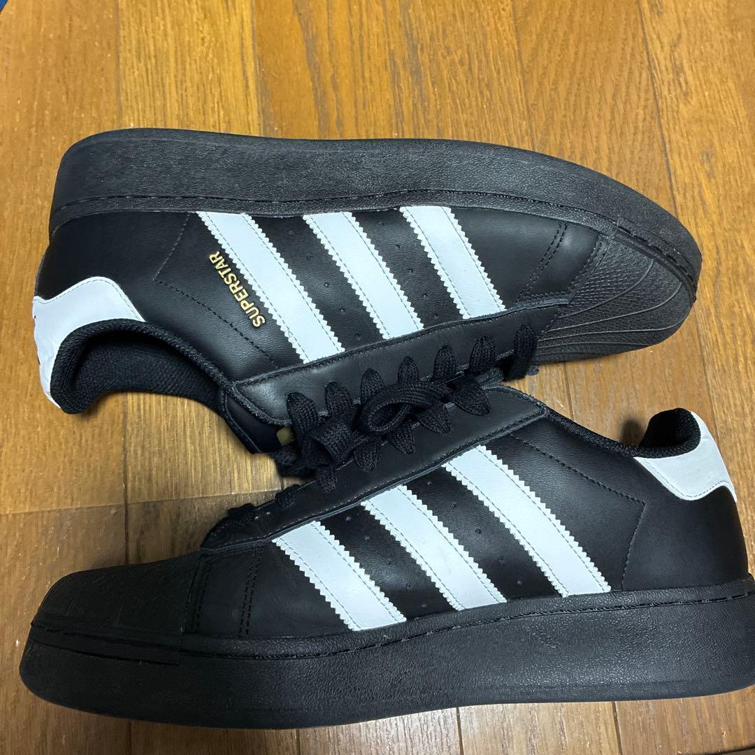 常田大希着用 adidas SUPERSTAR XLG スーパースター ブラック - メルカリ