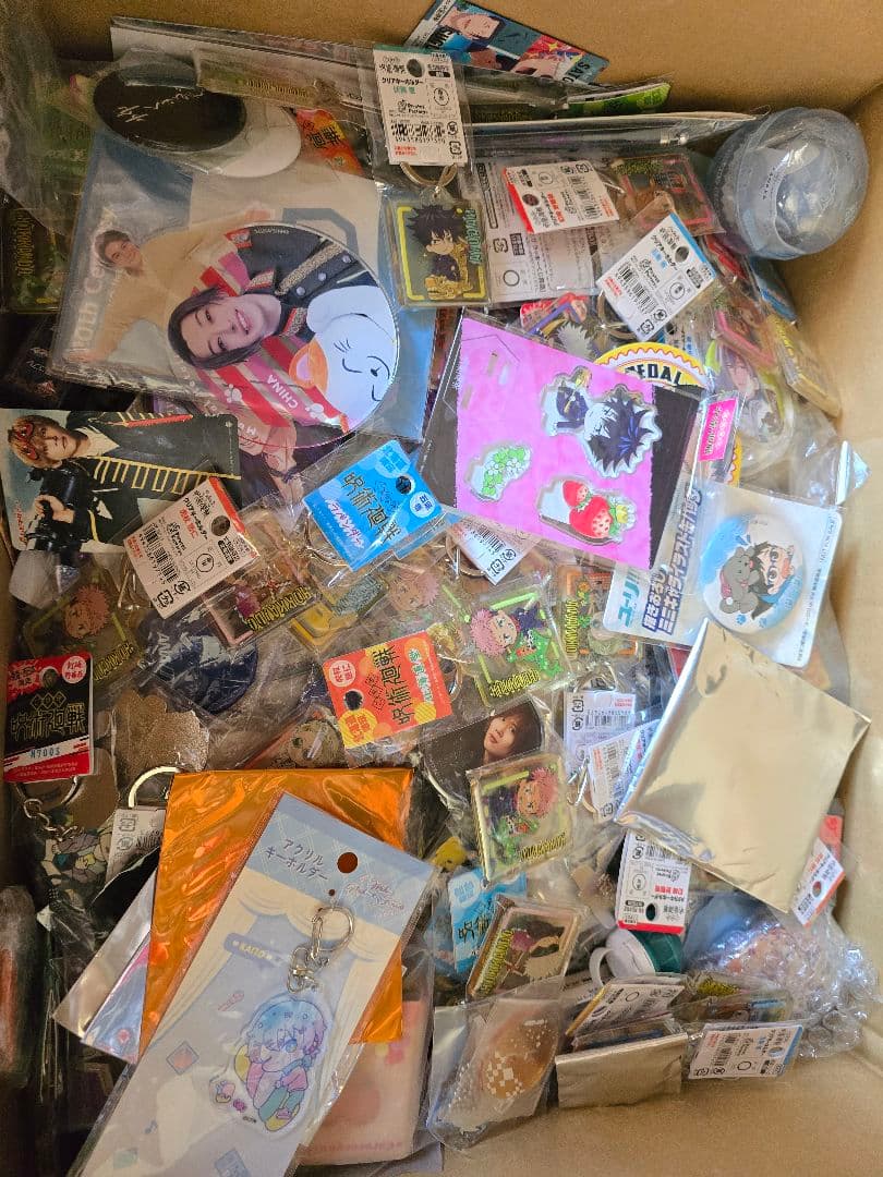 大量　アニメグッズ　まとめ売りセット　530点以上‼