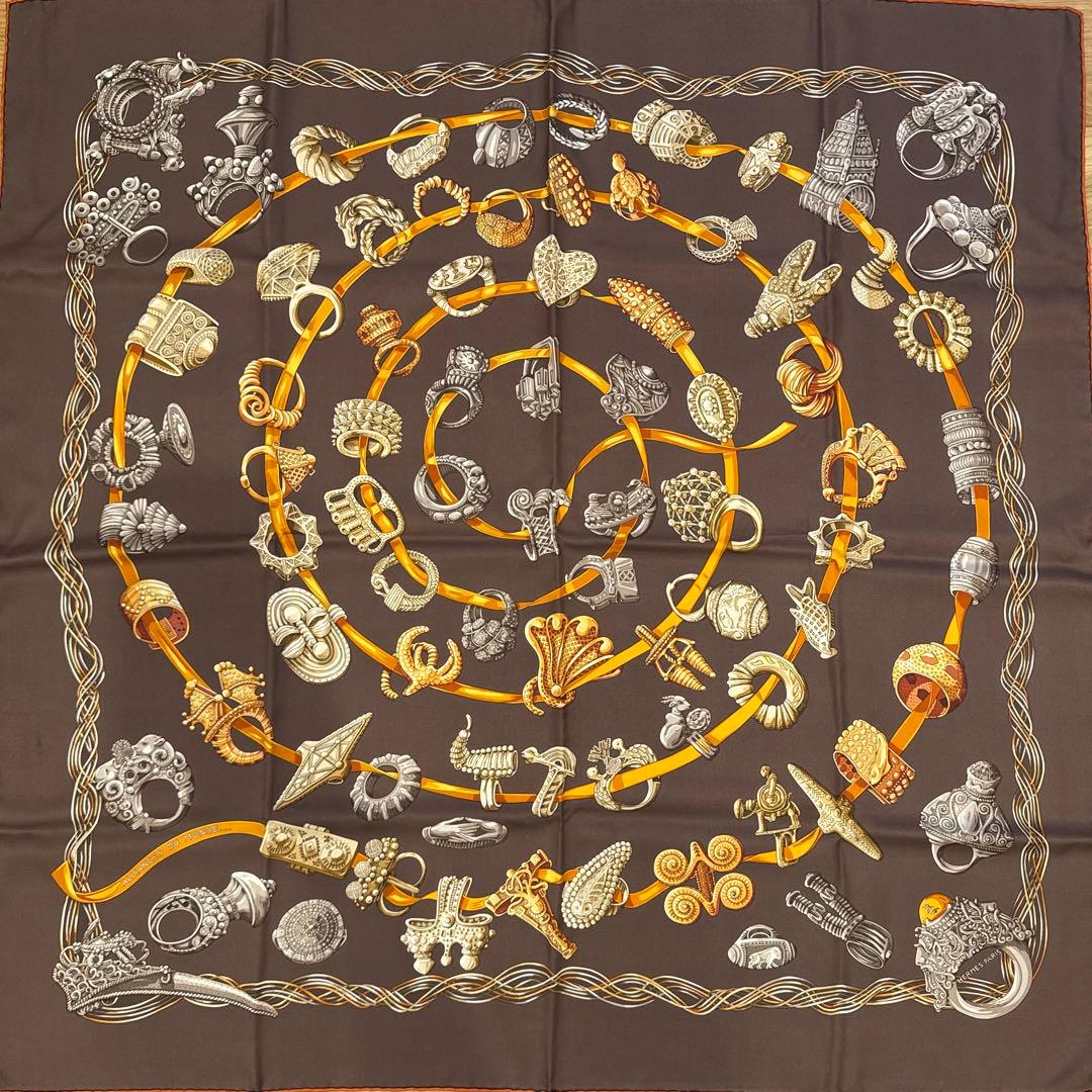 HERMÈS リングモチーフ カレスカーフ