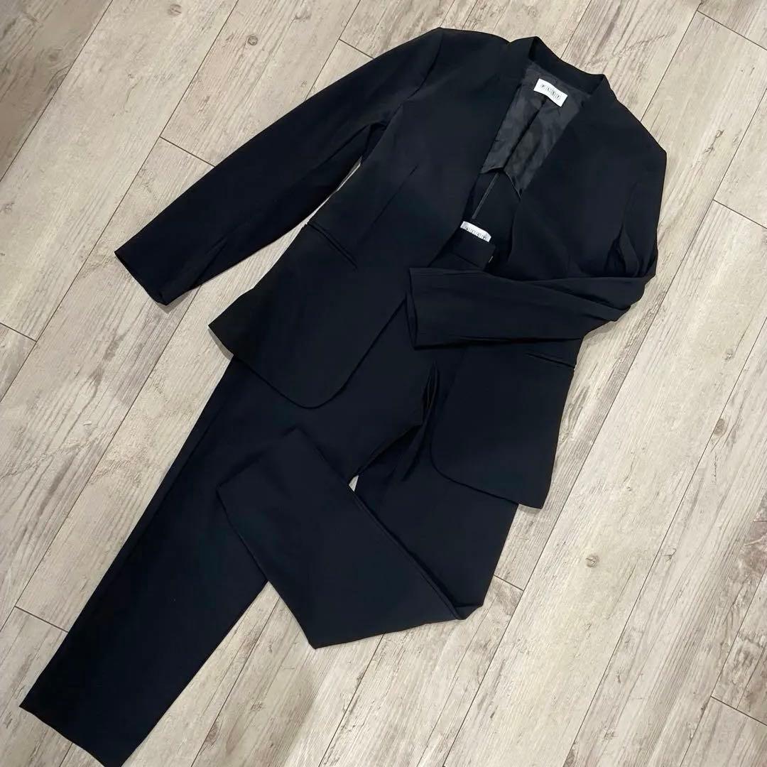 PLST ブラック ノーカラーテーラード パンツセットアップ - メルカリ