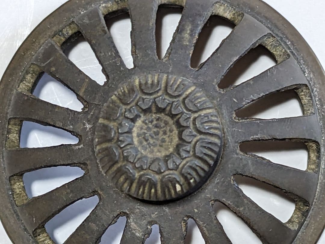 ♢高岡銅器 透し火屋蓋 袴形 三足香炉 銅器 唐金 香道具 置物 飾り