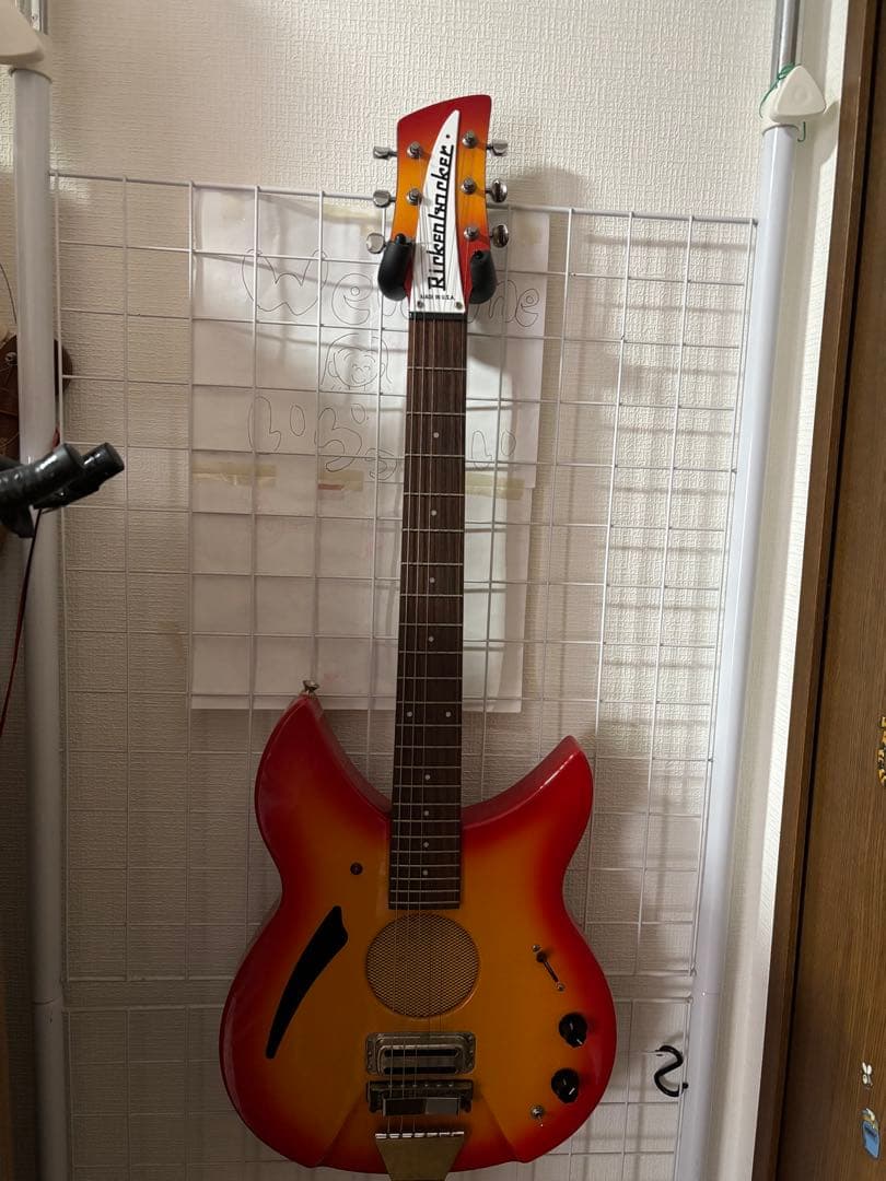 クリスマスカンパニー　アンプ内蔵リッケンバッカータイプギター クリスマスカンパニー アンプ内蔵リッケンバッカータイプギター