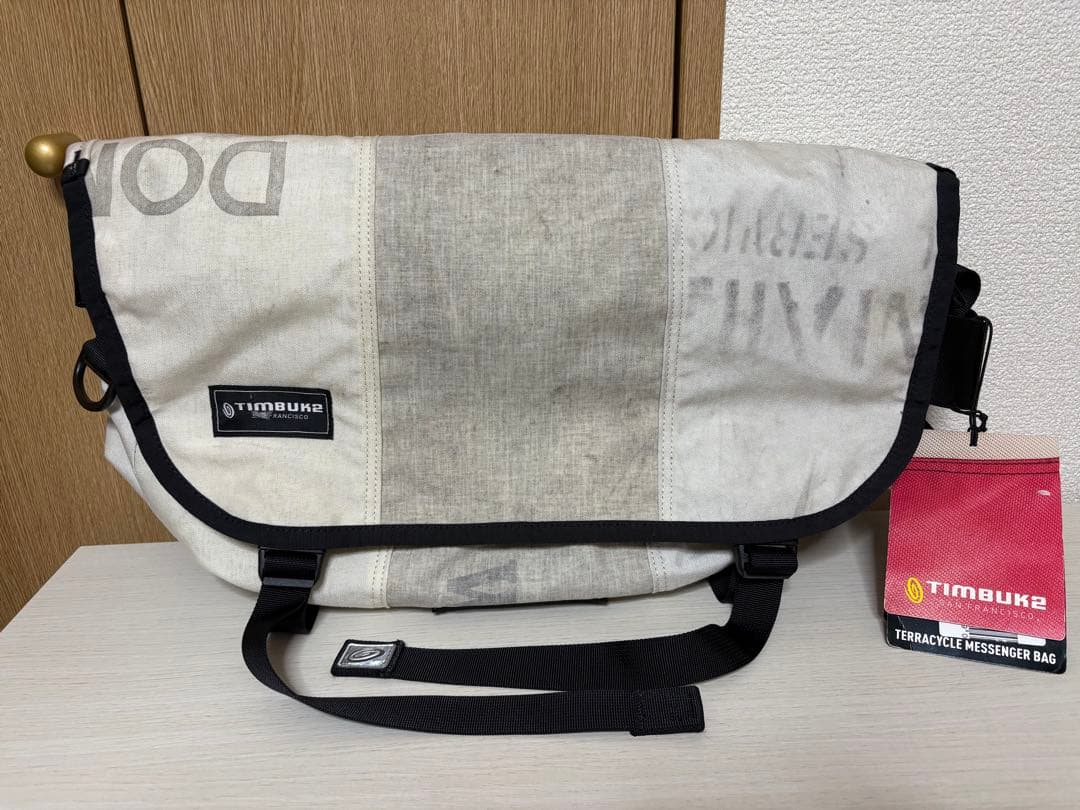 バッグ TIMBUK2 Terracycle Messenger Bag M White Timbuk2 and TerraCycle join forces to create this messenger bag