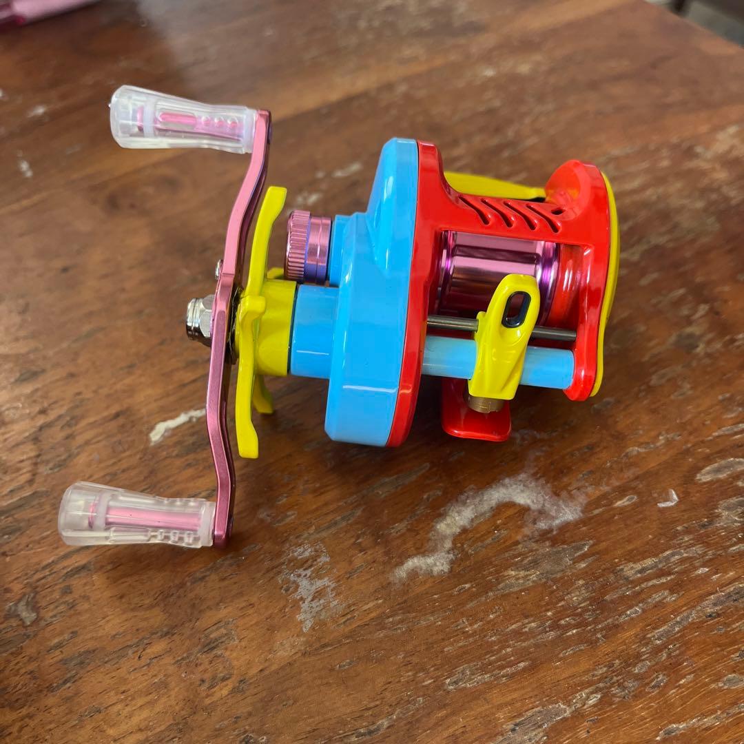 新品 マグネットブレーキ カラフル ベイトリール フィネススプール