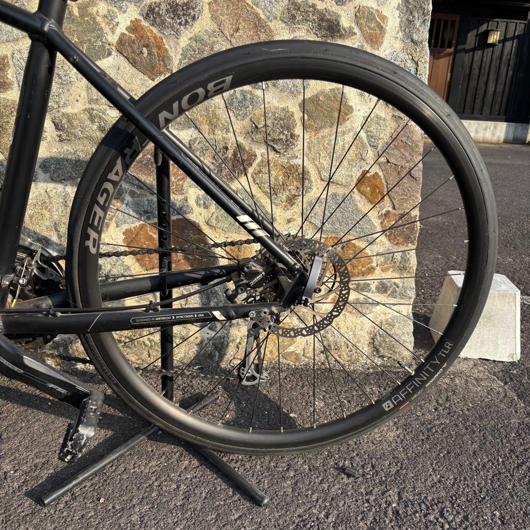 引取限定 TREK トレック 8.4DS 2017年 27インチ クロスバイク