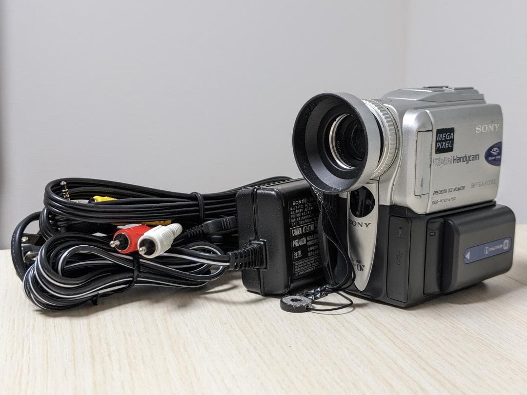 SONY DCR-PC101 MiniDVビデオカメラ ダビングに Amazon | SONY DCR-PC101 デジタルビデオカメラ miniDV | ビデオカメラ