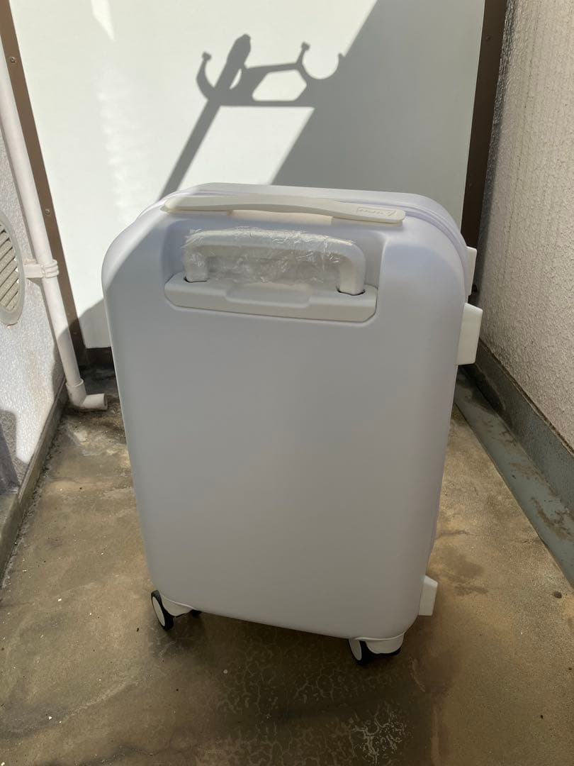 ⭐︎値下げ中【新品】AWWホワイトキャリーケース 2〜3泊用 スーツケース／キャリーケース】Aww -TRAVEL- (6〜7日用)(WHITE