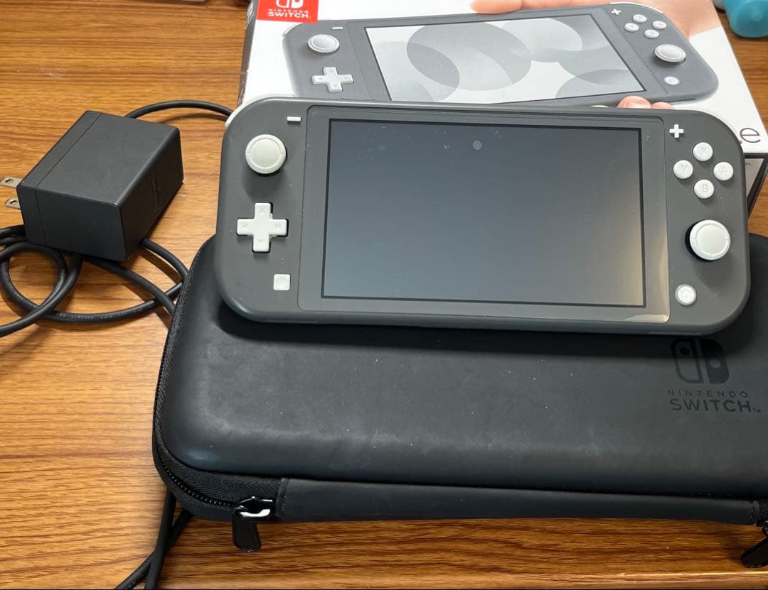 Nintendo Switch Lite グレー本体 【ケースと付属品付き】