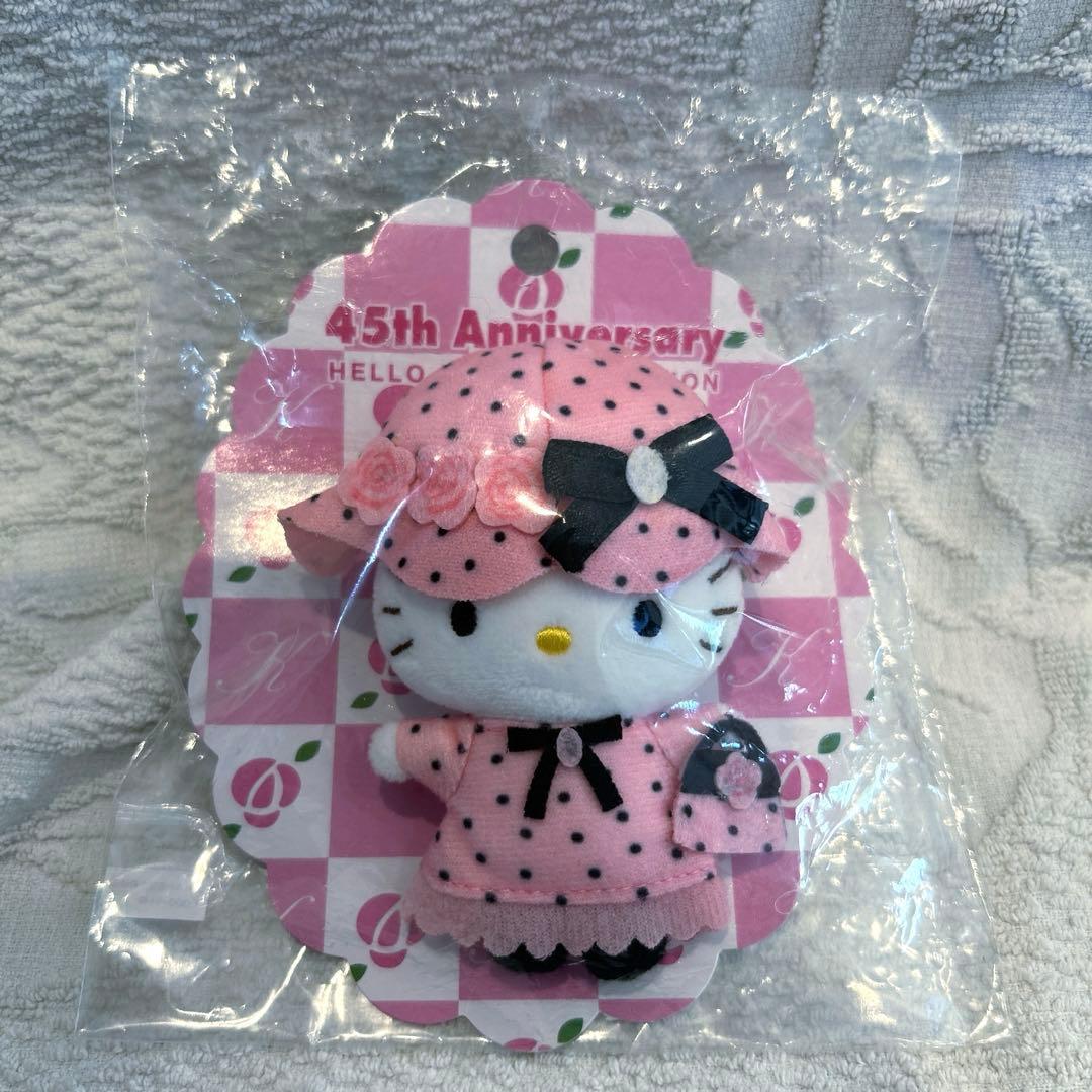 サンリオ ハローキティ45周年 Anniversary限定ブローチ ボウシレディ