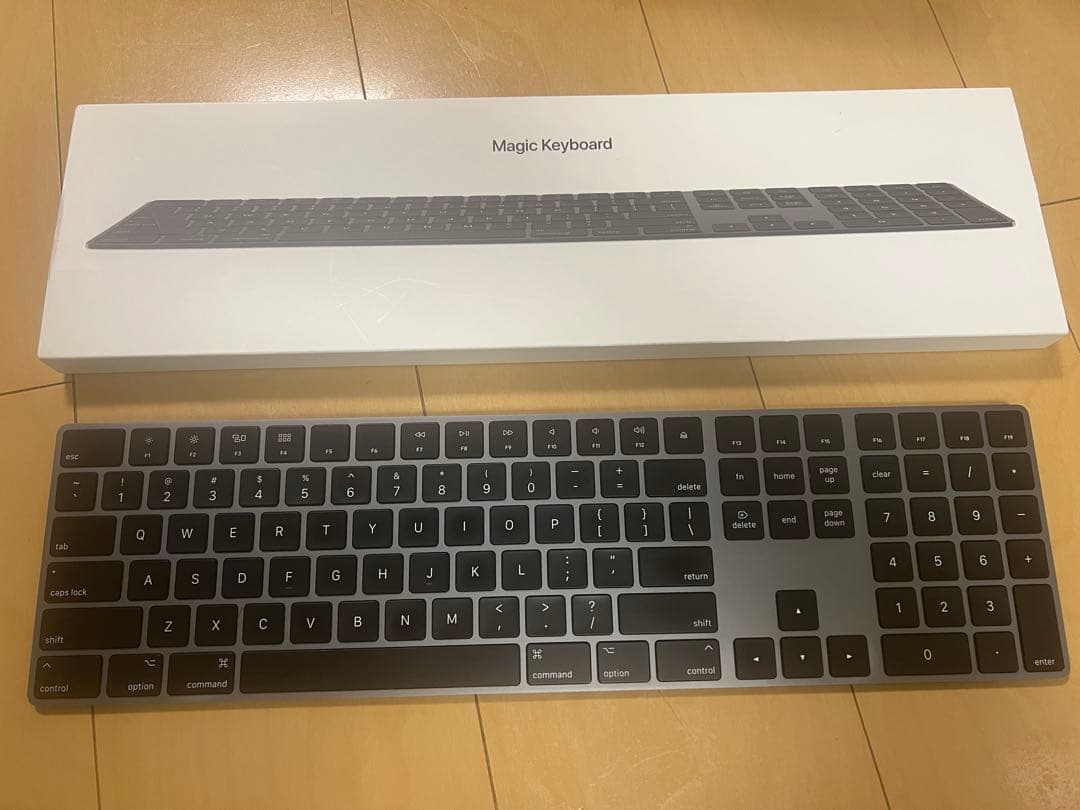 Apple Magic Keyboard US テンキー付き 黒 Magic Keyboard with Touch ID and Numeric Keypad for Mac models