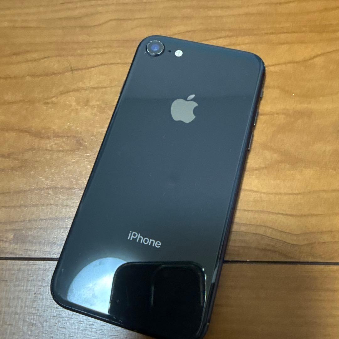 Apple iPhone 8 64GBスペースグレイSiMロックありdocomo
