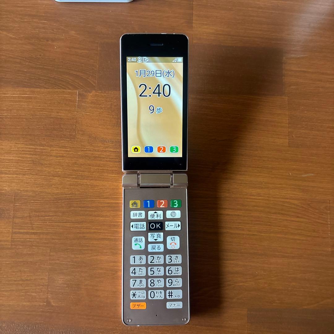 折りたたみ式携帯ソフトバンクかんたん携帯11 207SHシャンパンゴールド