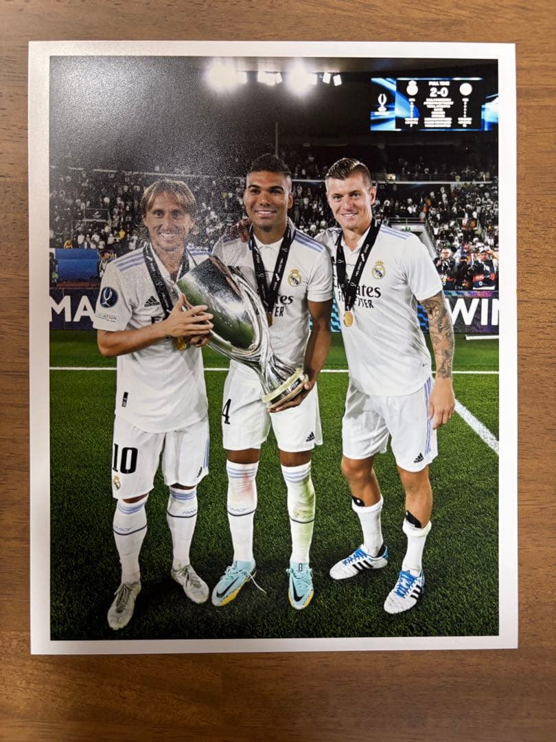 インスクリプション入り】カゼミーロ 直筆サイン入りユニフォーム