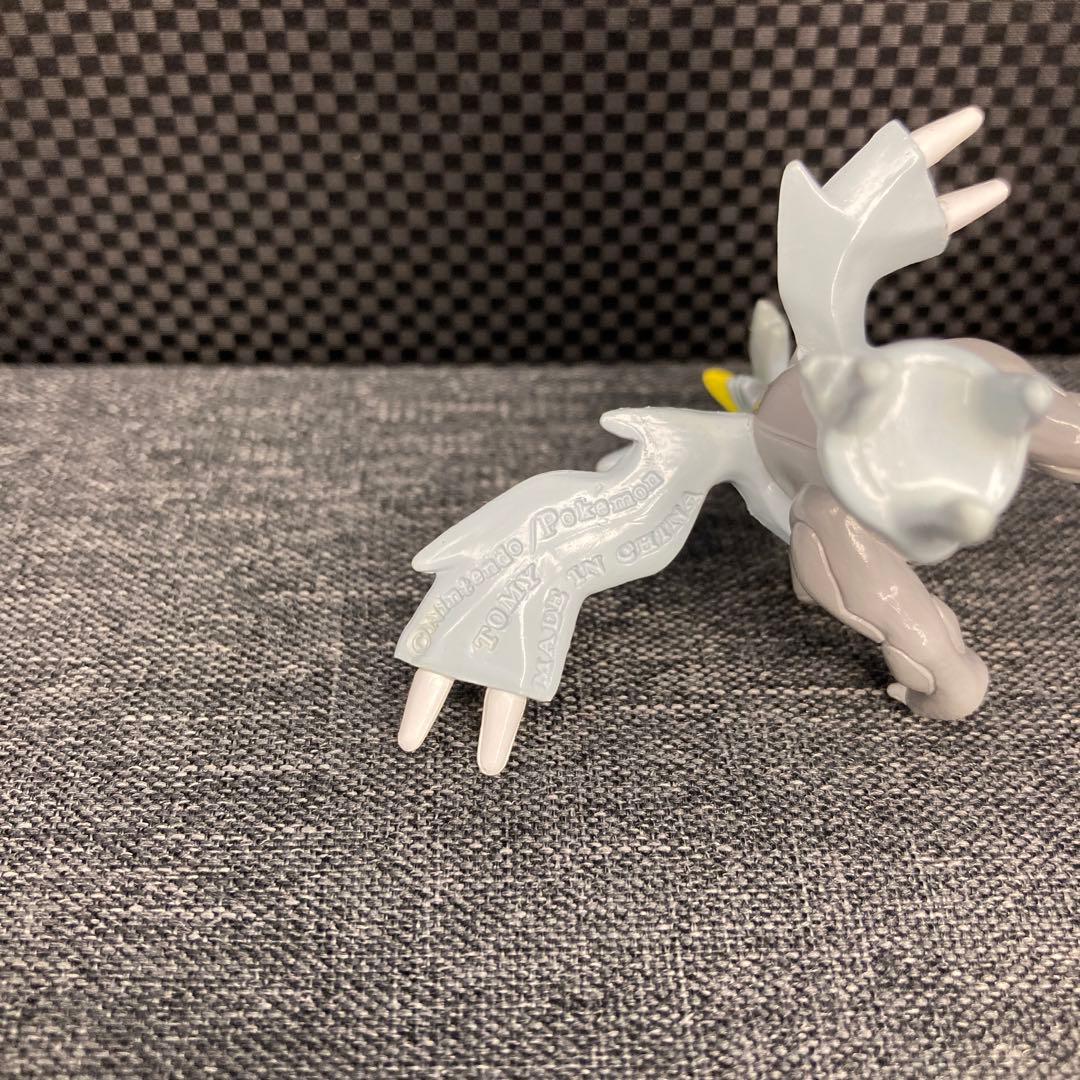 モンコレ レシラム ゼクロム キュレム 3点セット - メルカリ