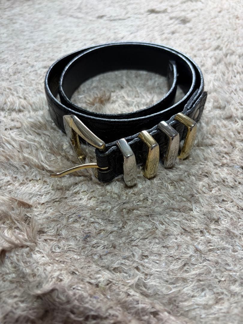 90s GIANNI VERSACE 4連 型押し ベルト GIANNI VERSACE （110/44）4連レザーベルト メデューサ 黒 - メルカリ