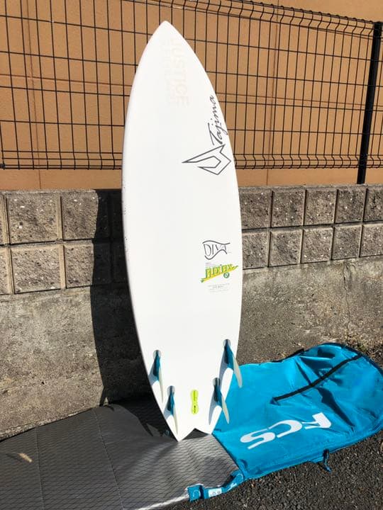 ほぼ新品ジャスティスサーフボードDIVA5プラグ+FCS2フィン+FCSケース FCS FCS2 FIN PLUG BOX トライセット 3本セット フィンボックス