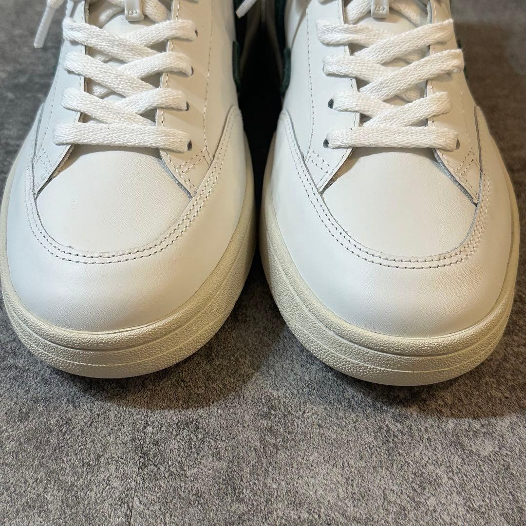 【VEJA】美品✨レザースニーカー　白　v-12 緑　26.5cm メンズ