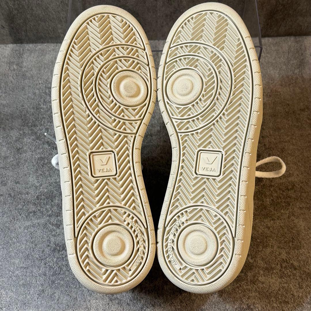 【VEJA】美品✨レザースニーカー　白　v-12 緑　26.5cm メンズ