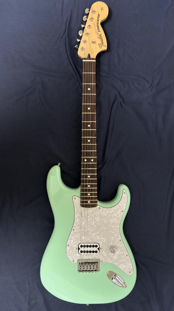ギター Fender Tom Delonge Stratocaster Fender Tom Delonge Stratocaster Gülağacı Klavye Surf Green Elektro