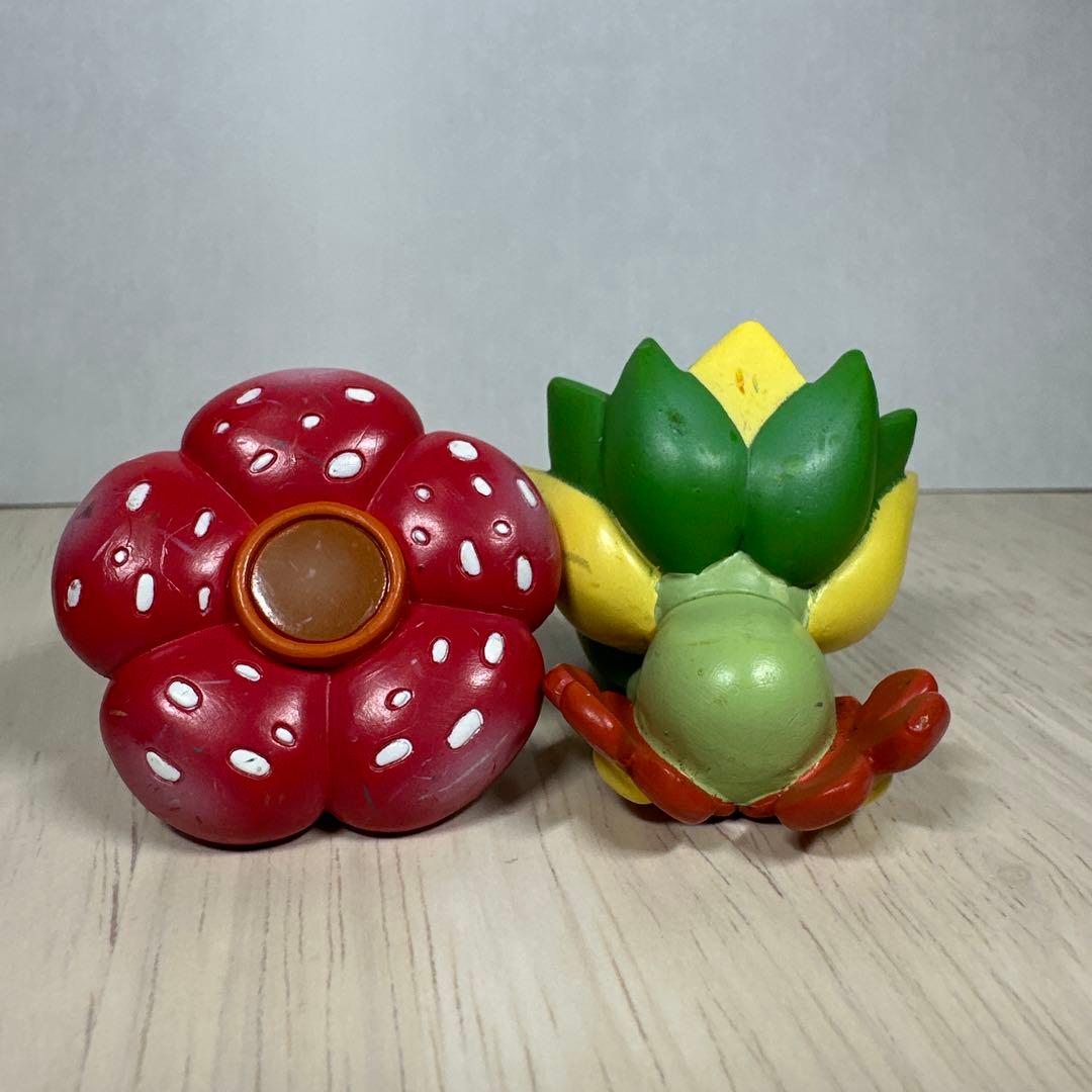 【希少】モンコレ初期4点セット　ナゾノクサ　クサイハナ　ラフレシア　キレイハナ