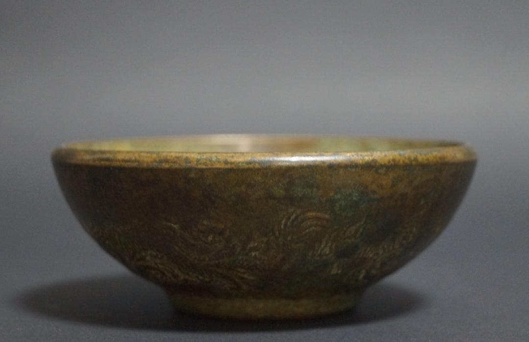 23112205 銅製古銅唐金 金工細工 陽刻浮彫『双龍戯珠』宣在銘 小茶碗