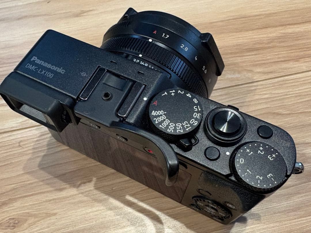 Panasonic LUMIX DMC-LX100 本体と付属品