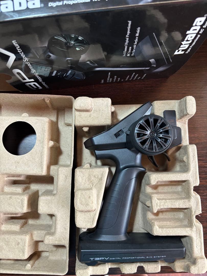 Futaba 3PV 2.4GHz ラジコン送信機&受信機