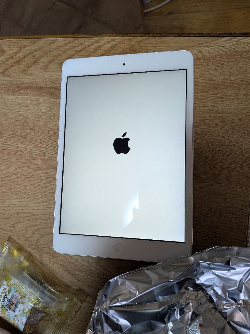 Apple iPad シルバー 9.7インチ - メルカリ