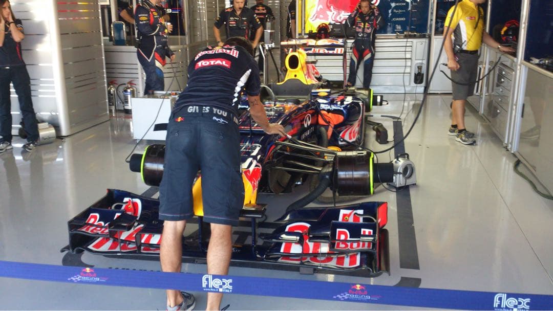 直筆サイン入り F1レッドブル ベッテル 1/2ミニヘルメット - メルカリ