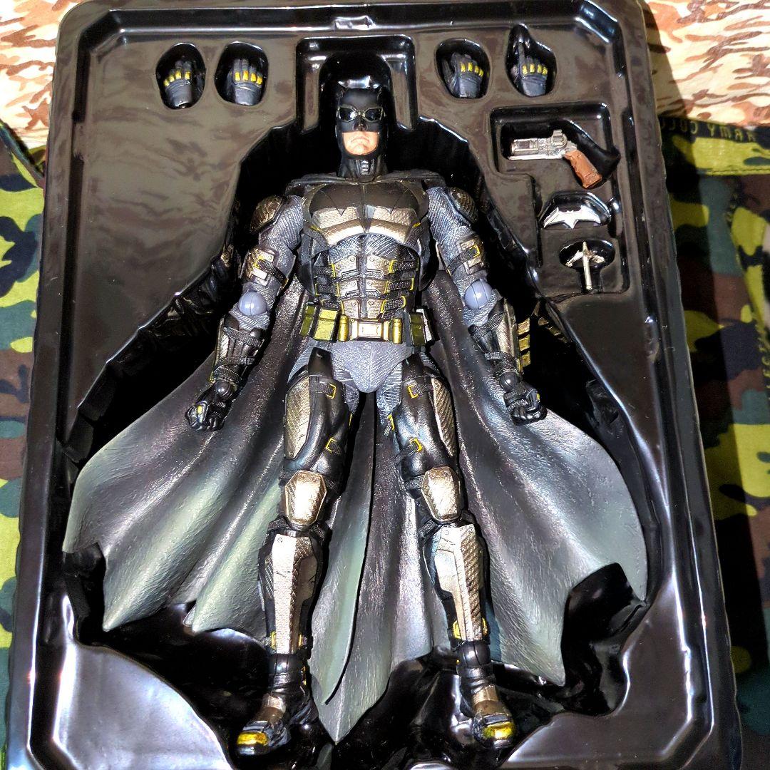 PLAY ARTS改／BATMAN•中古開封品【タクティカルスーツver】