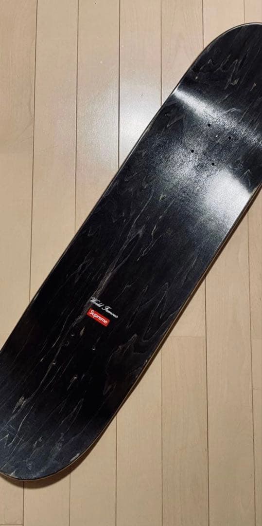 supreme スケートボート　板　デッキ シュプリーム」20年分のスケートボードデッキコレクションがサザビーズ