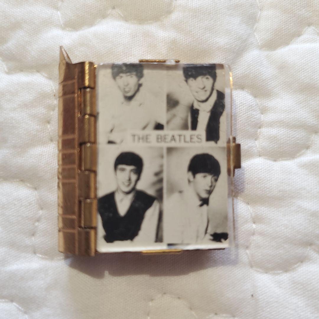 Beatles グッズまとめ売り ビートルズ チャーム キーホルダー ピンバッジ