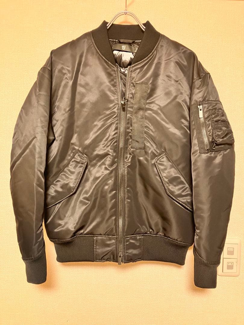 26年復刻 UNIQLO+J ハイブリッドダウンオーバーサイズMA1 ブラックS ユニクロ公式 | ハイブリッドダウンオーバーサイズMA－1