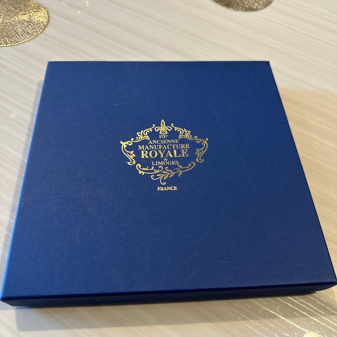 ロワイヤルリモージュ 真珠とヤグルマギク21cm 専用お箱付き - メルカリ