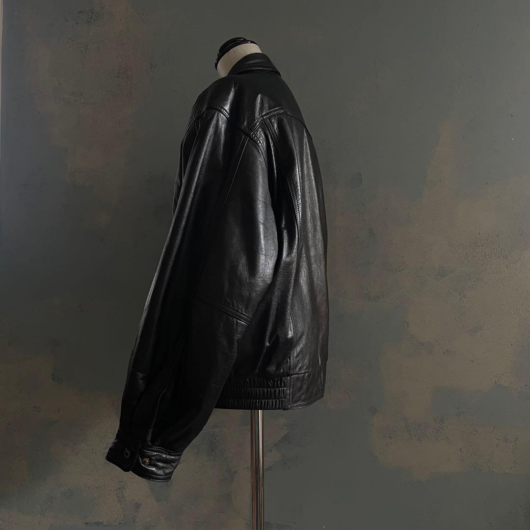 type A-2“volunt“牛革“黒“短丈“bomber jacket