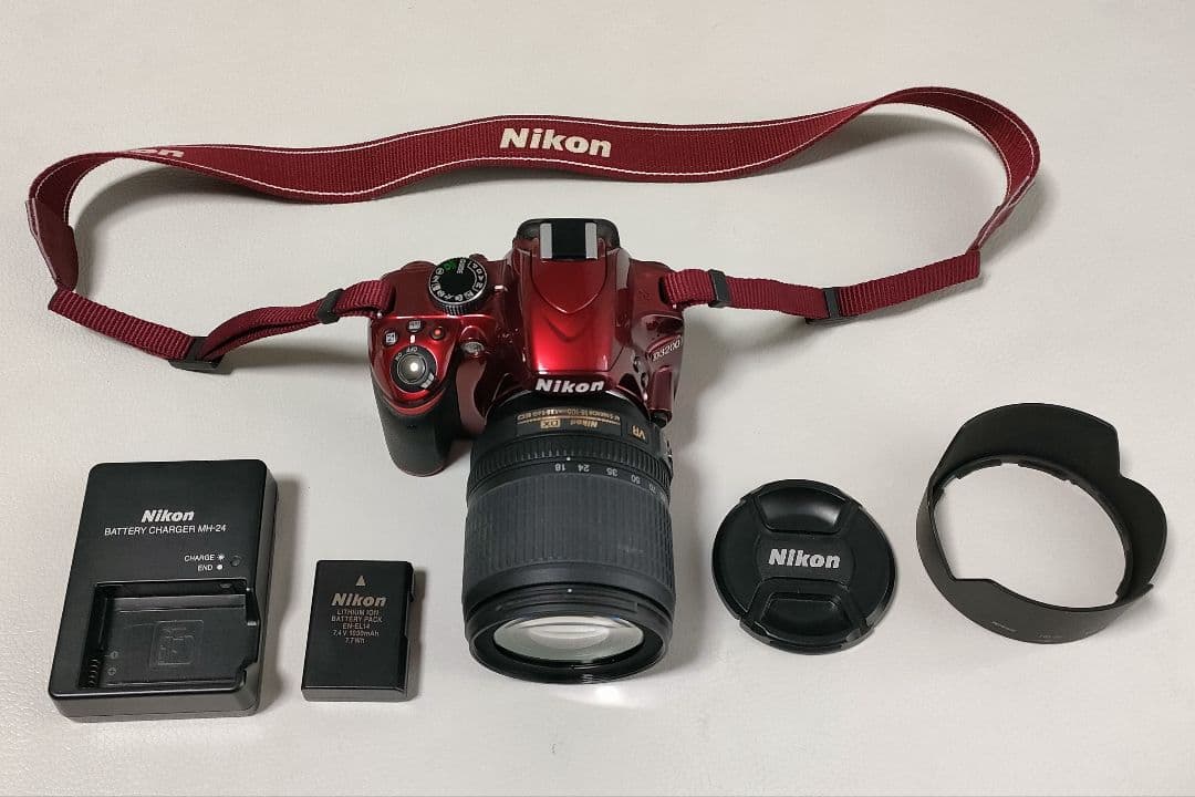 ニコン D3200（レッド）と 便利ズーム18〜105mm美品セット価格相談OK