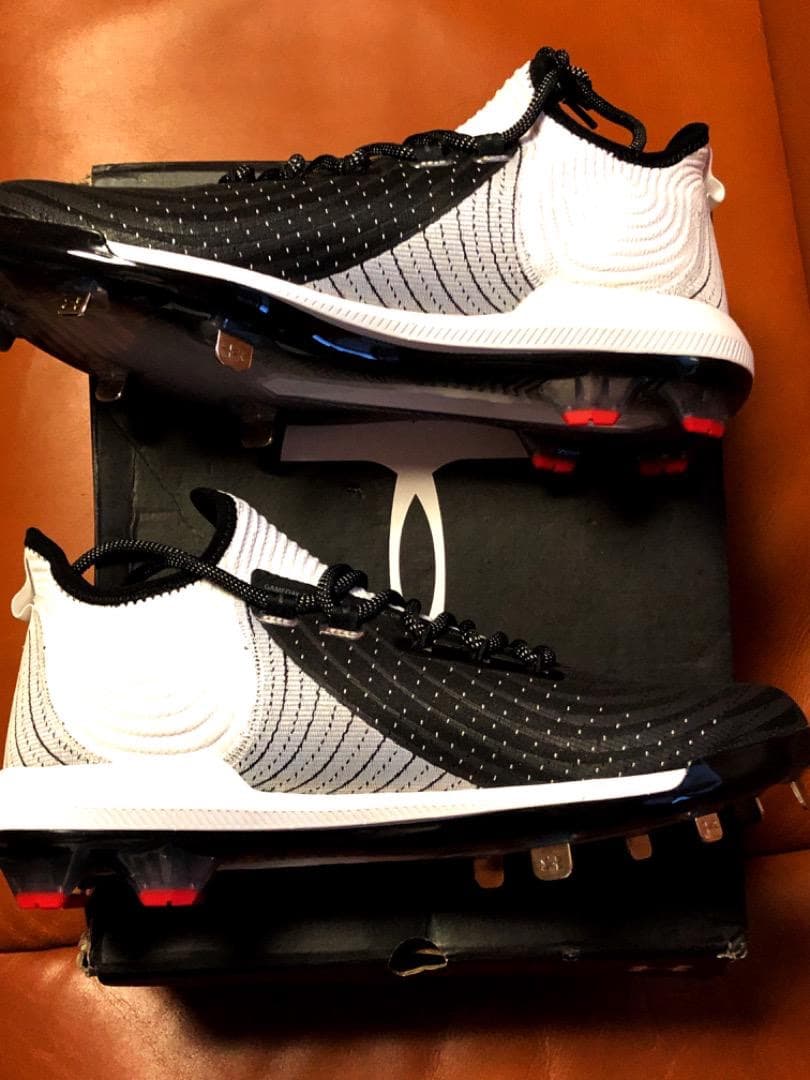 新品USA国内限定☆アンダーアーマー野球用スパイクシューズ ハーパー4