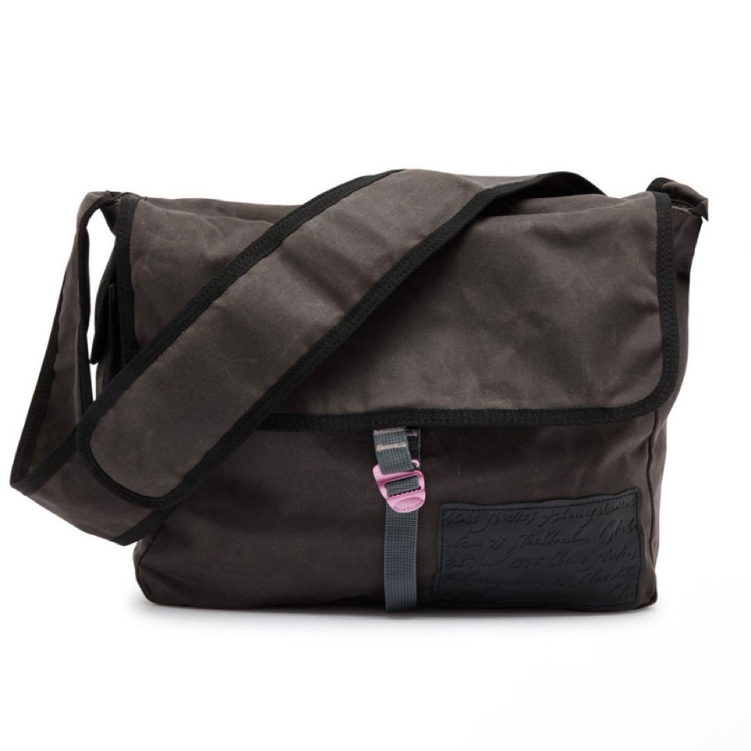 【美品】ショルダー（メッセンジャー）バッグ 【Acne Studios】 Acne Studios(Acne)◇ミニメッセンジャーバッグ/ショルダーバッグ