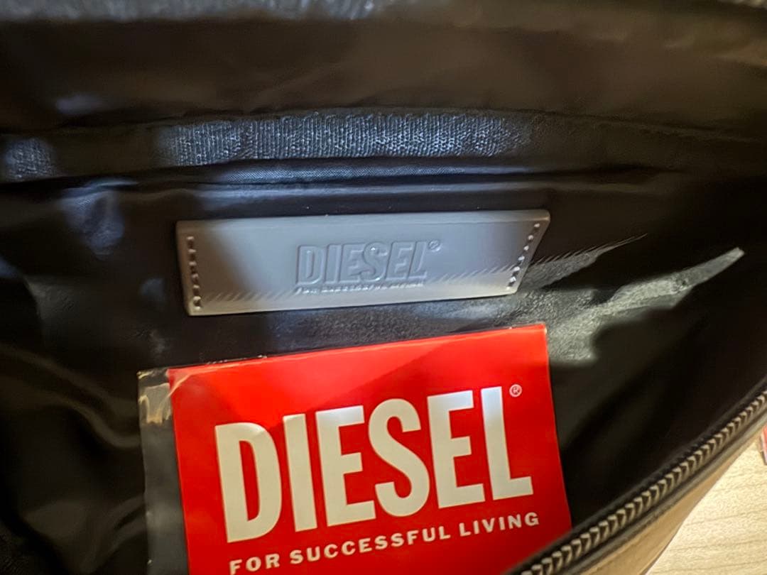DIESEL ボディバッグ Dロゴ エンボス ディーゼル ショルダー