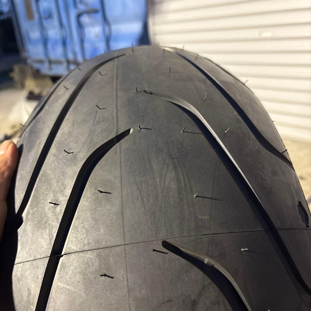 ハーレーダビッドソン　23年式　ブレイクアウト　純正タイヤ　240/40/r18