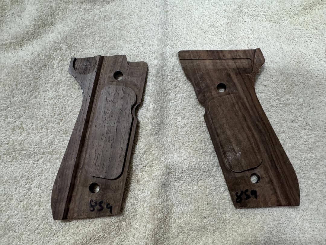 ベレッタ社純正　M92Fシリーズ用木製グリップ　レーザーチェッカリング仕様